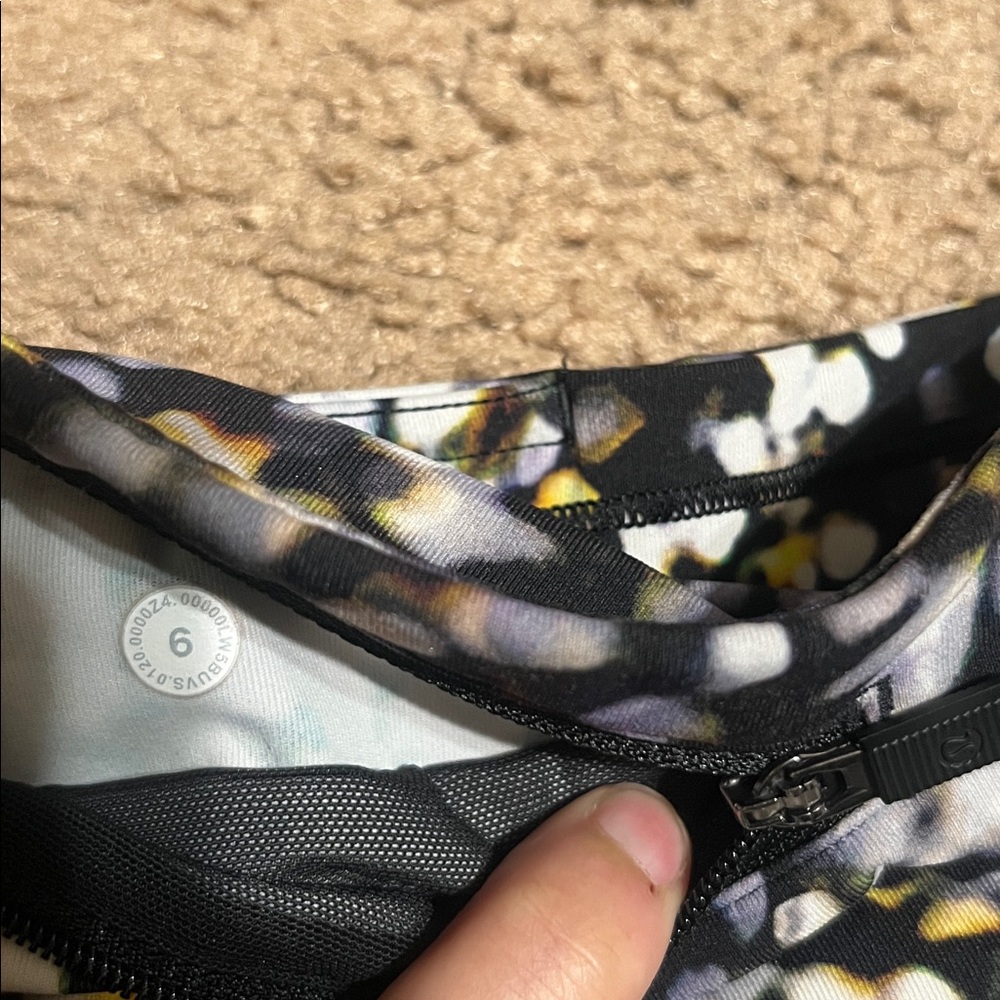 Lululemon 6 Speed Up Tight 28" Full-On‎ Luxtreme Metropolis Glow Multi Dots 6 - Picture 7 of 7